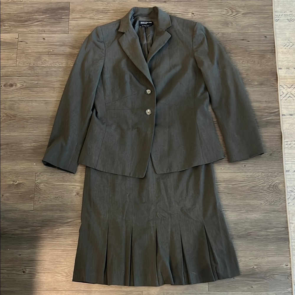 2pc Set - Jones New York Gray Blazer & Skirt Combo (stretchy, slimming)